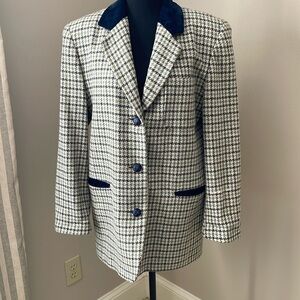 Women’s blazer with beautiful detailing